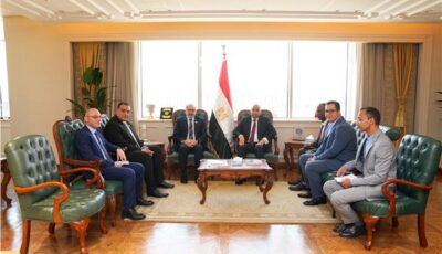 «العمل» والتأمين الصحي تبحثان خطة توسيع الحماية الصحية للعمالة غير المنتظمة