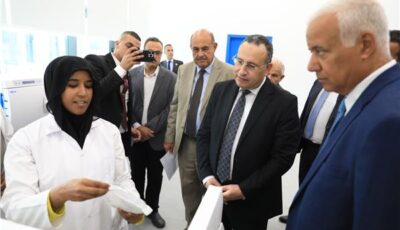 وزير التعليم العالي يتفقد جامعة العلمين ويطلع على معامل كلية طب الأسنان