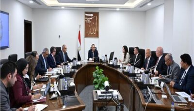 مدبولي يتابع الموقف التنفيذي لمشروعات مياه الشرب والصرف الصحي بأسوان