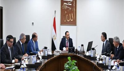 رئيس الوزراء يتابع الجهود المبذولة لتطوير آلية الدعم النقدي السلعي 