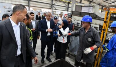 جولة مفاجئة| «جمبلاط» يتفقد شركة حلوان لمحركات الديزل و يكافئ المتميزين
