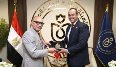 «الرعاية الصحية» تبحث مع السفير التركي نقل أحدث التقنيات الطبية إلى مصر
