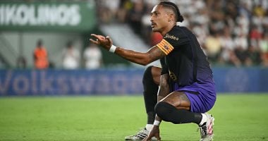 برشلونة يتقدم ضد إلتشي بثنائية رافينيا وأديمى فى الشوط الأول.. فيديو