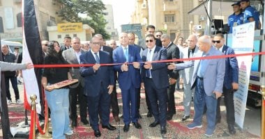 محافظ القاهرة يفتتح سوق اليوم الواحد بحي وسط بتخفيضات تصل لـ 20%