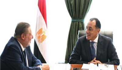 رئيس الوزراء يلتقي محافظ البنك المركزي لمتابعة جهود التنسيق المشترك