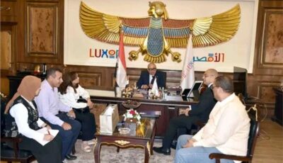 محافظ الأقصر يلتقي وفد «Coptic Orphans» لبحث سبل التعاون