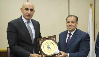 عبد اللطيف يوجه تعليم قنا إلى الاستفادة من خبرات جامعة قنا في التحول الرقمي