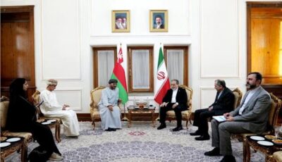 إيران وعمان تناقشان ممرًا مؤقتًا بمضيق هرمز