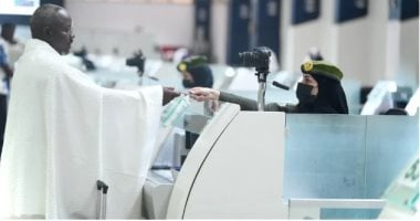 جوازات ميناء جدة تستقبل المعتمرين وتُنهي إجراءات دخولهم بيسر