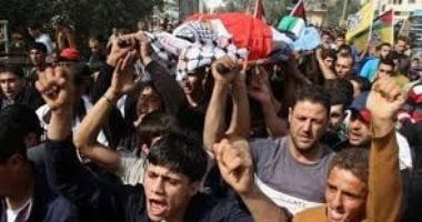 استشهاد فلسطيني وإصابة آخرين جراء استهداف خيمة للنازحين في مدينة غزة