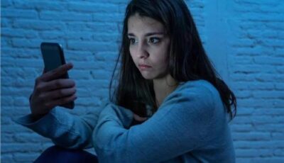 السوشيال ميديا تهدد الصحة النفسية.. كيف تؤثر المقارنات على الشباب وكبار السن؟