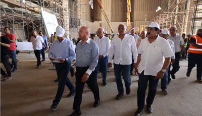 استعدادا للتشغيل.. وزير النقل يتفقد الخط الأول من شبكة القطار الكهربائي السريع