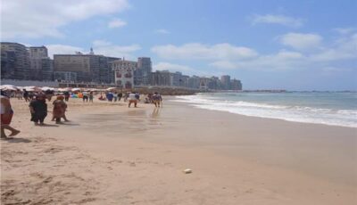 اليوم الثاني.. استمرار رفع الراية الحمراء ومنع نزول البحر بشواطيء الإسكندرية