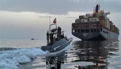 إيران تعلن مصادرة سفينة شحن بسبب تلويثها مضيق هرمز
