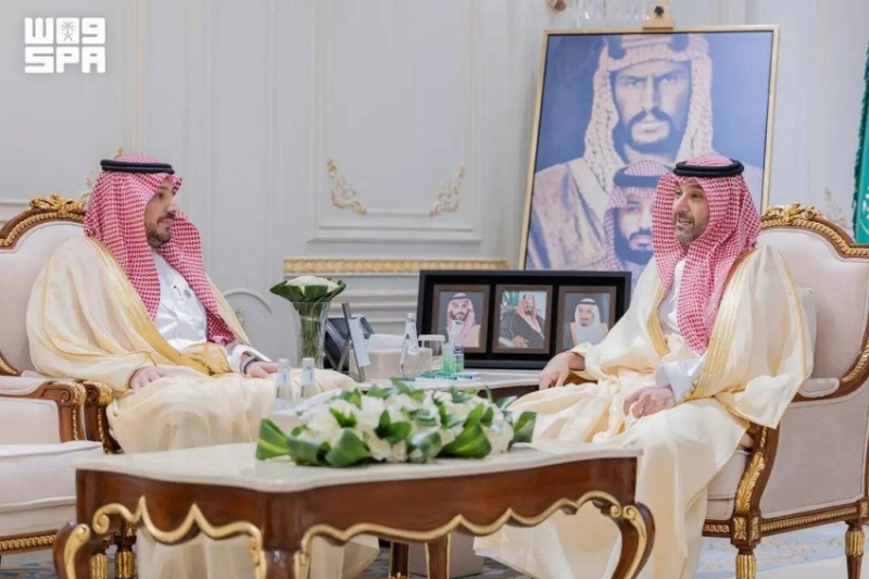 نائب أمير الحدود الشمالية يطلع على أعمال فرع “التجارة” بالمنطقة