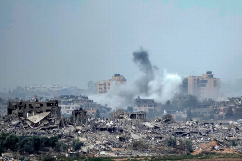 استشهاد فلسطينيين في قصف الاحتلال مركبة في دير البلح
