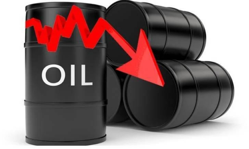 النفط يتراجع بأكثر من 5%