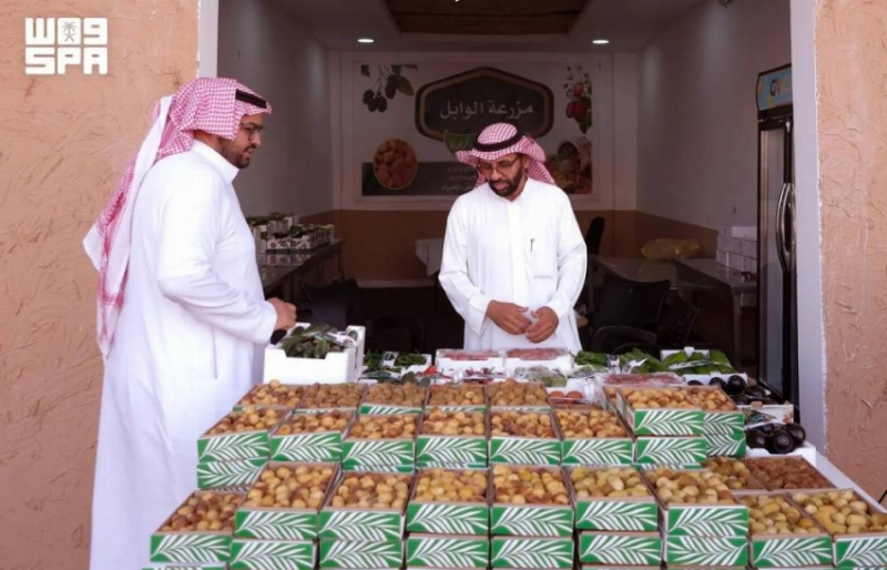 “جادة الخبراء” بالقصيم.. وجهة اقتصادية وسياحية
