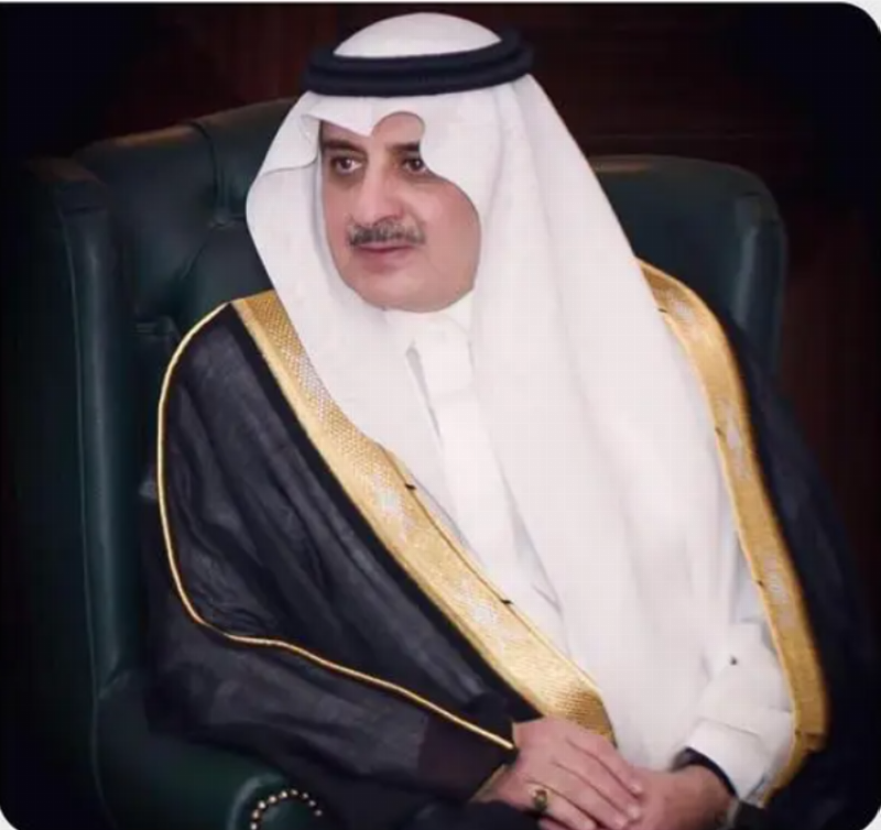 أمير تبوك يواسي الشيخ عايد ابن غنيم في وفاة شقيقه
