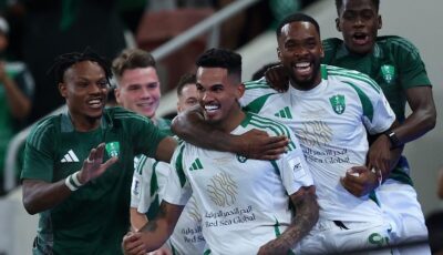 الأهلي السعودي يتخطى الأنوار ويبلغ دور الـ16 في كأس خادم الحرمين
