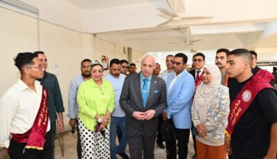 رئيس جامعة أسيوط يتفقد أعمال الكشف الطبي للطلاب الجدد