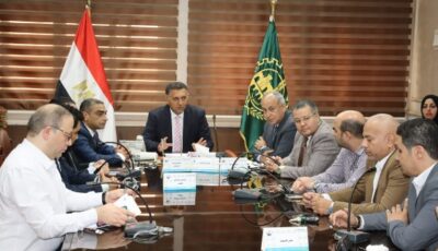 ملصق تعريفي على سيارات الإسعاف .. محافظ القليوبية يوجه بجدول أسبوعي لاستقبال مصابي الحوادث بالمستشفيات