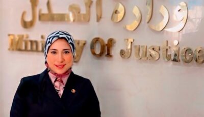 طليق موكلتي شهّر بها في بث مباشر وخالف القانون بابتزازها