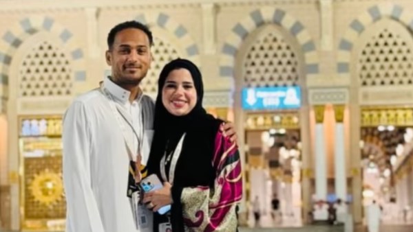وليد سليمان يشارك صورة رفقة زوجته من الحرم أثناء أداء العُمرة