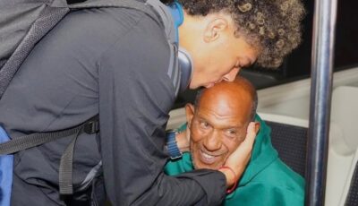 عملها الولد الشقي.. عم حارث يعلق على تمديد عقد إمام عاشور بالأهلي