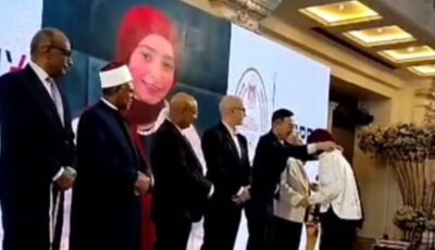طالبة منطقة كفر الشيخ الأزهرية تحصل على منحة تدريبية خلال تكريمها بحفل المنصة اليابانية بالقاهرة