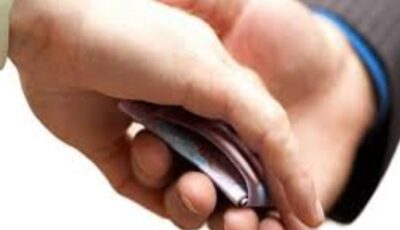 «قرض بـ150 ألف باسمي وأنا معرفش».. موظفة بسوهاج تكشف مفاجأة صادمة
