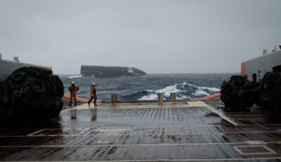 استيقظوا فوجدوا جسما فضائيا عائما قبالة جزيرتهم.. ما القصة؟ | منوعات