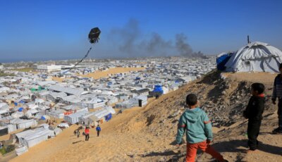 طائرات غزة الورقية.. إسرائيل تهدد ومجلس السلام يصنف إطلاقها “نشاطا مسلحا” | أخبار
