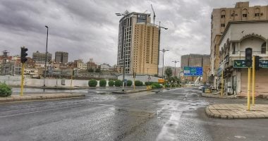 أتربة مثارة ورياح نشطة على محافظة الجموم بمنطقة مكة المكرمة