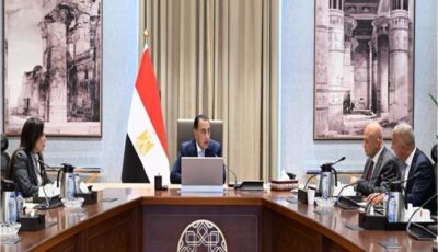 رئيس الوزراء: مستعدون لإبرام اتفاقات مع الشركات الجادة في تحلية مياه البحر