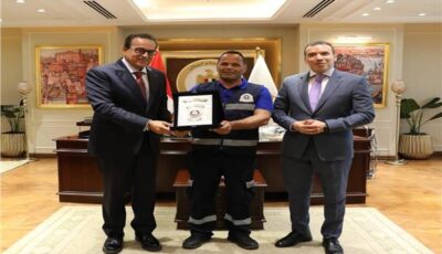 وزير الصحة يكرم المسعفين أبطال إنقاذ والد طفل بني سويف في 6 دقائق