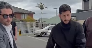 تشييع جثمان يحيى نجل شكرى سرحان من أستراليا وسط حزن ابنه الوحيد كريم.. فيديو
