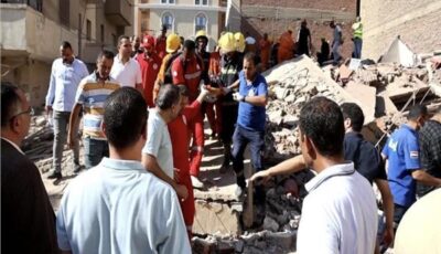 إنقاذ طبيبة ووفاة والدتها عقب انهيار عقار بعزبة شاهين في المنيا 