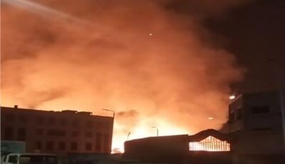 15 سيارة إطفاء و6 إسعاف لمحاصرة حريق هائل بمصنع كرتون خلف سوق العبور