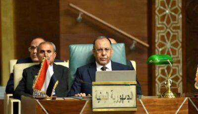 اليمن يدعو لتشكيل جبهة عربية موحدة لوقف الاعتداءات في البحر الأحمر