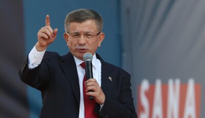 وزير الخارجية الأسبق داود أوغلو يخضع للتحقيق بتهمة إهانة أردوغان | أخبار