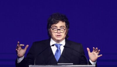 بعد تلويح ترمب بمراجعة موقف واشنطن.. رئيس الأرجنتين يصعّد بشأن جزر فوكلاند | أخبار